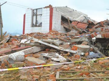 爆炸发生后，苏祥凤家的房屋已变成废墟。