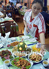 图:北京球迷餐厅推出足球特色菜肴