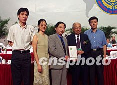 组图:中国科协2002年学术年会开幕