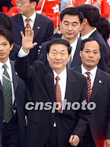 快讯:朱镕基抵香港出席第十六届世界会计师大