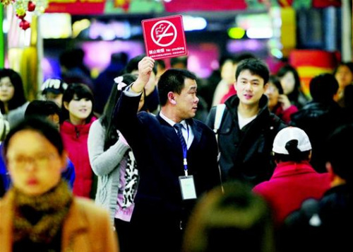 ���գ��人�н���·һ���̳��ڣ�������Ա������̱�־����������Ҫ�ڹ����������̡�(���� ��� ��)