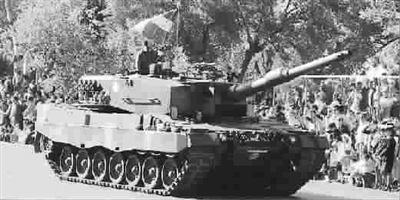 阅兵式上威武的德制豹-2主战坦克并不适合希