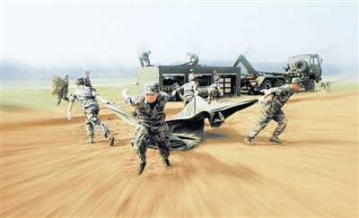 中国地面防空部队轻装上阵 后勤保障车队变短