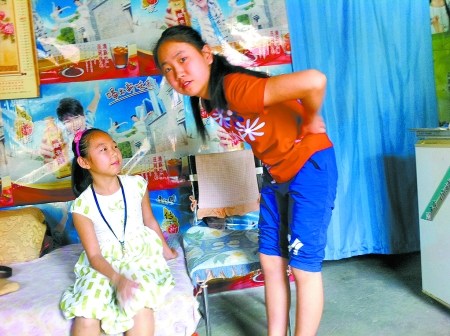 河南少女新疆救人陷困境 腰椎砸伤至今小便失禁