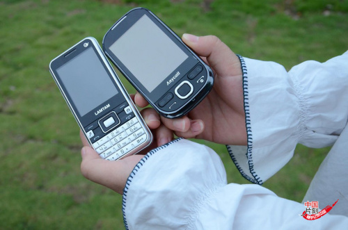 湖南一高校强迫学生购指定手机 被指强制消费