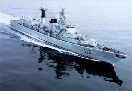 中国 青岛/青岛舰是是中国按照西方现代化标准建造的第一种主力战舰。