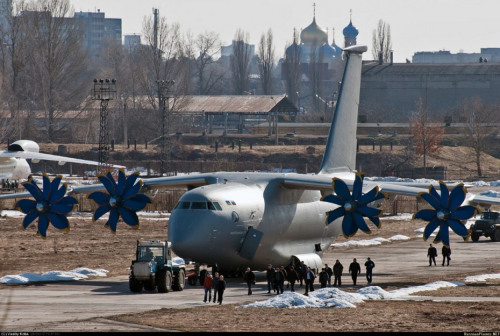 乌媒:安70运输机超俄伊尔476 或助中国大运研