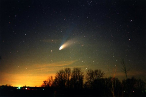 彗星 ISON，由NASA哈勃天文望远镜拍摄。