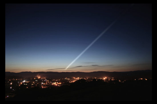 落日前的彗星ISON。