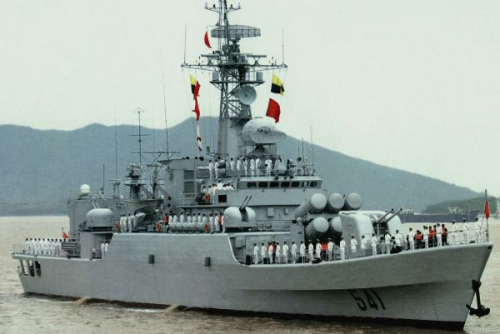 资料图:中国海军560号护卫舰南海巡航搁浅