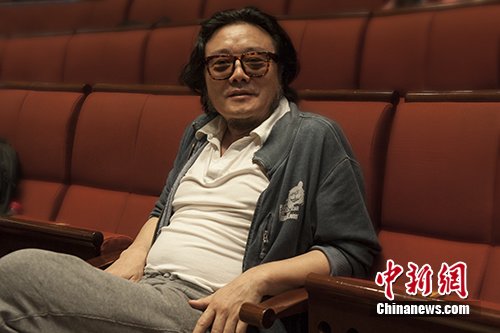 图为话剧《镜中人》导演王延松。<a target='_blank' href='http://www.chinanews.com/' >中新网</a> 翟璐 摄