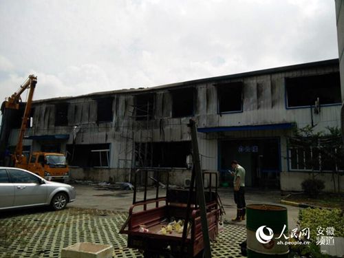 Hefei through the open area electrical appliance factory fire. Two people were killed and 16 people is injured today