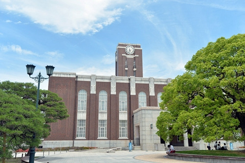 防范作弊 日本京都大学禁止考生携带手表进考场