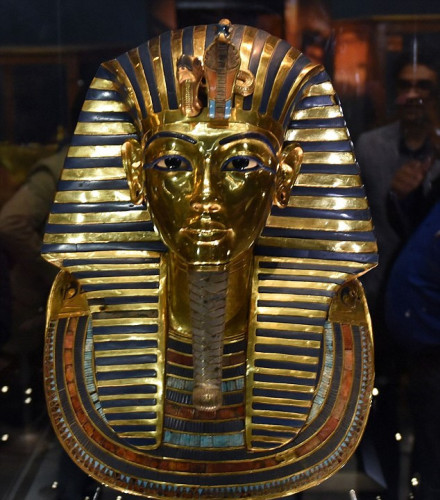 埃及法老黄金面具修复后再展出 胡须自然粘合(图)