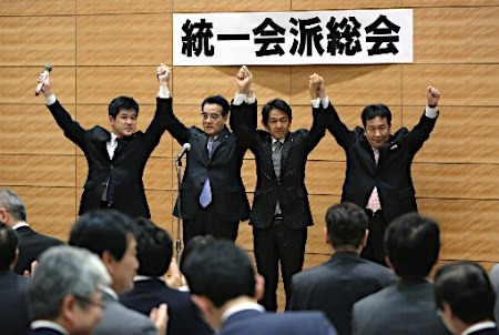 日本两大在野党携手迎接参院选举 对抗安倍政府 