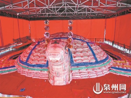 优质大米制作而成的“大米龟”亮相霞洲妈祖宫 图片来源：泉州网