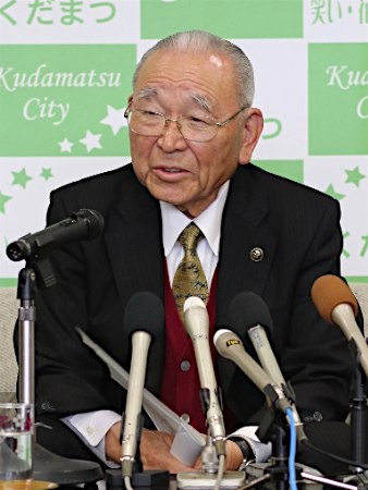 因妻子身体状况恶化 日本最高龄市长宣布引退