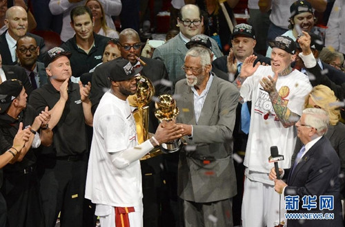 NBA球星雕像：飞翔扣篮致敬乔丹 贾巴尔再现经典