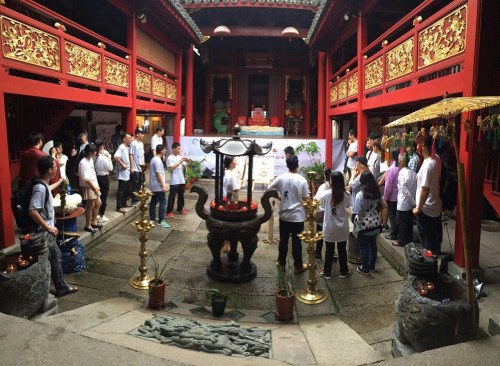 5月8日，两岸青年福州共同展示“射艺”，体验同源信俗文化。安澜 摄