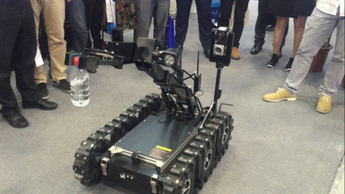 科技新装备：国产作战机器人助力实现战场无人化