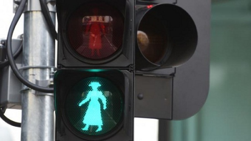 澳大利亚墨尔本部分街道现女性形象行人信号灯