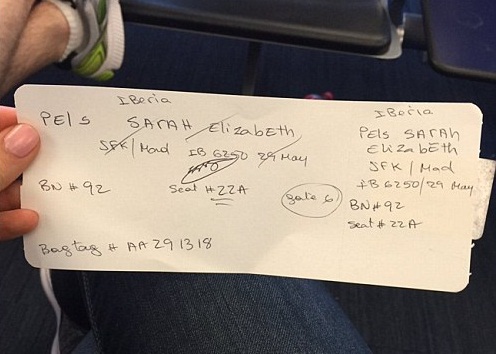 电脑故障怎么办？纽约JFK机场手写登机牌给旅客