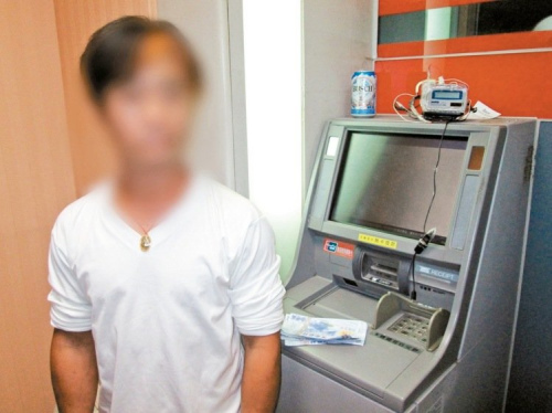  台湾男子将冥币塞进ATM 试图求吐真钞被捕
