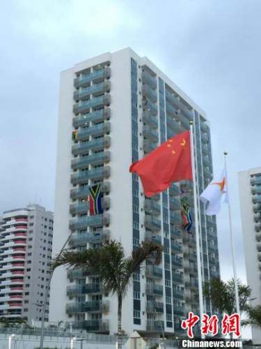 在奥运村飘扬的中国国旗。 记者 卢岩 摄 在奥运村飘扬的中国国旗。 记者 卢岩 摄