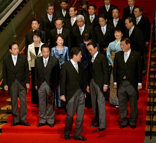 日本新内阁人选引波澜 或掀“安倍接班人”之争 