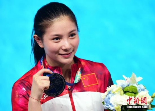 喀山世锦赛 跳水女子三米板何姿获银牌 中新社发 侯宇 摄 喀山世锦赛 跳水女子三米板何姿获银牌 中新社发 侯宇 摄