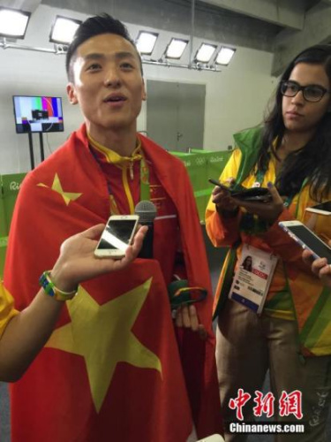 图为董栋接受采访。中新网记者 张素 摄 图为董栋接受采访。中新网记者 张素 摄