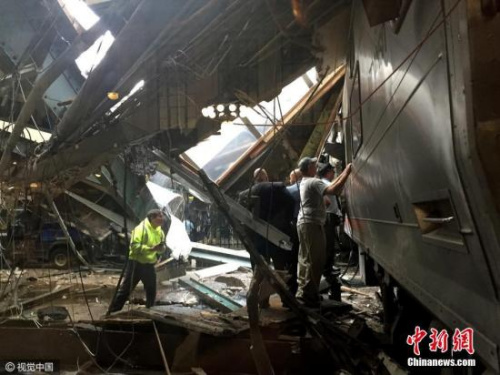 当地时间9月29日，美国新泽西州霍博肯，一列火车撞上站台，或造成大量人员伤亡。图片来源：CFP视觉中国