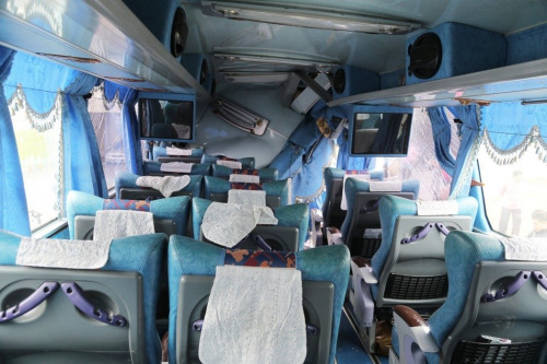 载运陆客团游览车车头上方几乎全毁。台湾《联合报》记者刘学圣／摄影