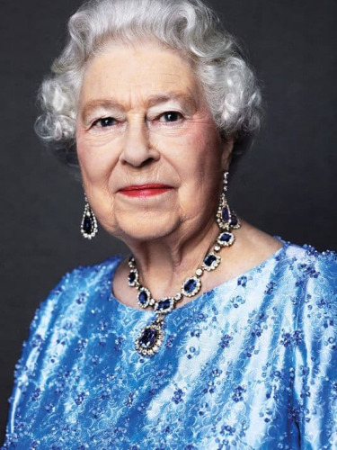 英女王登基65周年 王室发放照片庆贺“蓝宝石禧” 