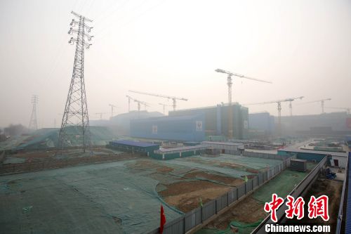 北京城市副中心行政办公区主体结构近日封顶,根据规划,今年年底前将率先启动北京市委、市人大、市政府、市政协