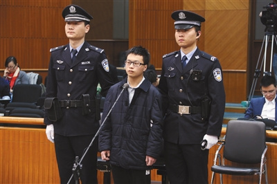 昨日，胡某因涉嫌盗窃在北京市第一中级人民法院接受审理。通讯员 李佳 摄