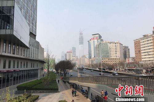 图为北京双井附近的写字楼和居民住宅楼。 <a target='_blank' href='http://www.chinanews.com/' >中新网</a> 程春雨 摄