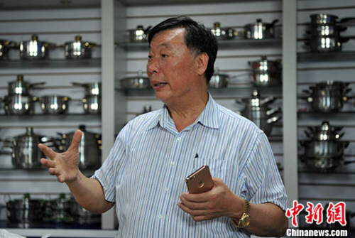 图为曾正坚在企业产品展示室接受记者采访。 <a target='_blank' href='http://www.chinanews.com/'>中新社</a>记者 张斌 摄 图为曾正坚在企业产品展示室接受记者采访。 <a target='_blank' href='http://www.chinanews.com/'>中新社</a>记者 张斌 摄