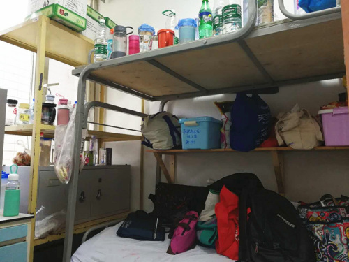 简陋的医护人员休息室内只放了一张上下铺 <a target='_blank' href='http://www.chinanews.com/' >中新网</a>记者 张尼 摄 简陋的医护人员休息室内只放了一张上下铺 <a target='_blank' href='http://www.chinanews.com/' >中新网</a>记者 张尼 摄