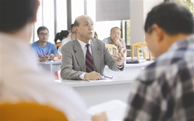 四川大学“最老博士生” 74岁迎来论文答辩