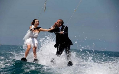 乘风破浪！黎巴嫩新人“水上漂”婚礼吸睛(组图)