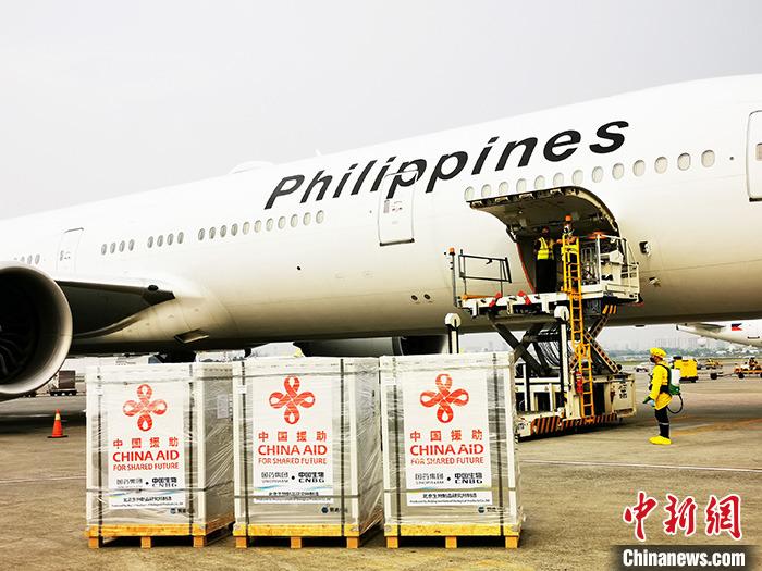 中国政府援助菲律宾的新一批新冠疫苗运抵马尼拉
