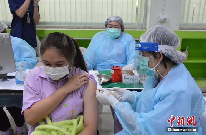 泰国为学生接种疫苗 争取11月现场教学