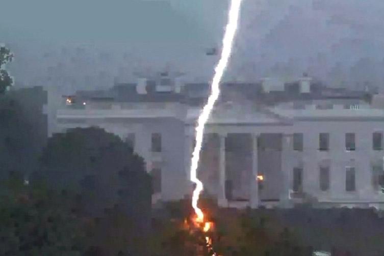 白宫附近闪电从天而降