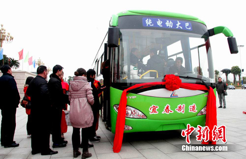 江西研发首辆纯电动大巴运营 可持续行驶350公