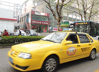 福建新闻网·出租车改革:给司机减免份子钱 让