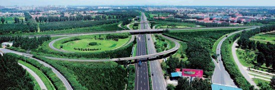 这是六环路与京沈高速公路相连的施园桥.