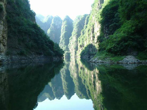 北京郊区的峡谷景区自驾游
