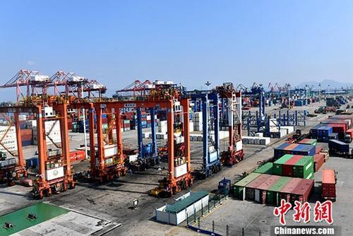 中国外贸稳增 全球贸易加紧突围