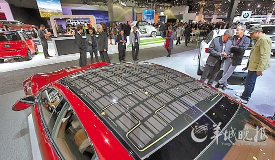 洛杉矶车展上的太阳能混合动力跑车